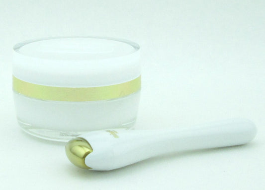 Sisley Sisleya L'Integral Anti-Age Eye And Lip Contour Cream with Massage Tool 15 ml./ 0.5 oz.  NIB